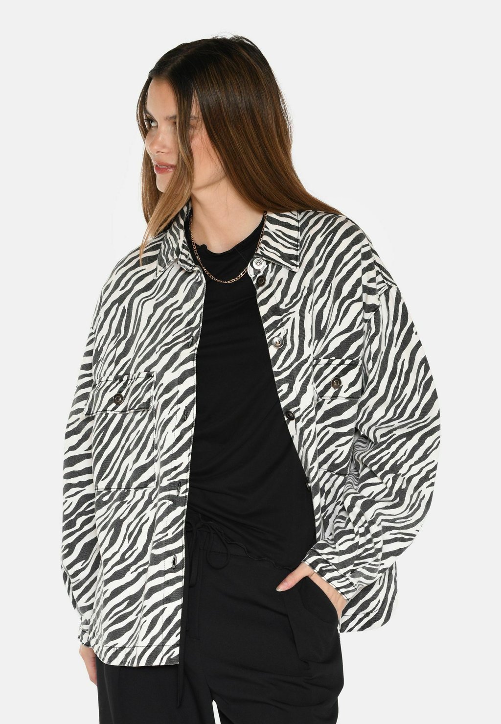 Блузка на пуговицах NOLIANA Moves, черный
Блузка на пуговицах NOLIANA Moves, черный