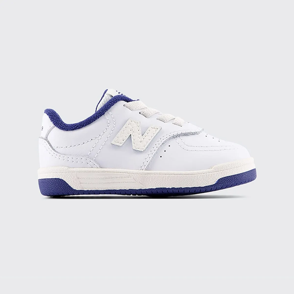 Детские повседневные кроссовки B80 Bungee New Balance, белый/темно-синий
Детские повседневные кроссовки B80 Bungee New Balance, белый/темно-синий