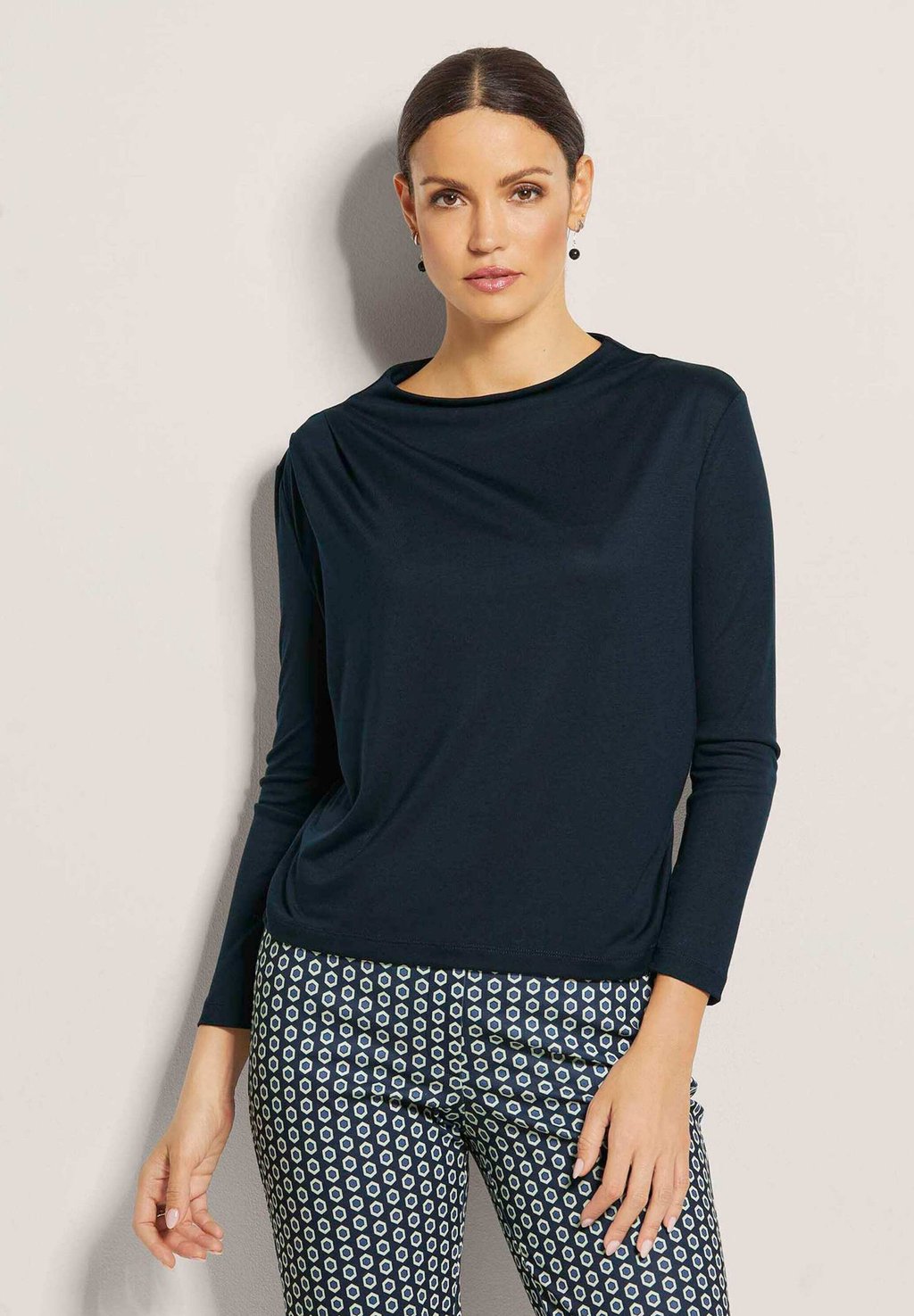 Топ с длинными рукавами MADELEINE, синий
Топ с длинными рукавами MADELEINE, синий