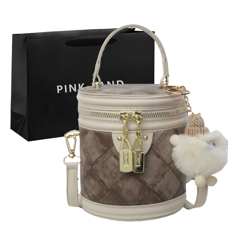 PINK·LAND Женская сумка через плечо с одним ремнем, White & Khaki with White Pompom Charm 
PINK·LAND Женская сумка через плечо с одним ремнем, White & Khaki with White Pompom Charm