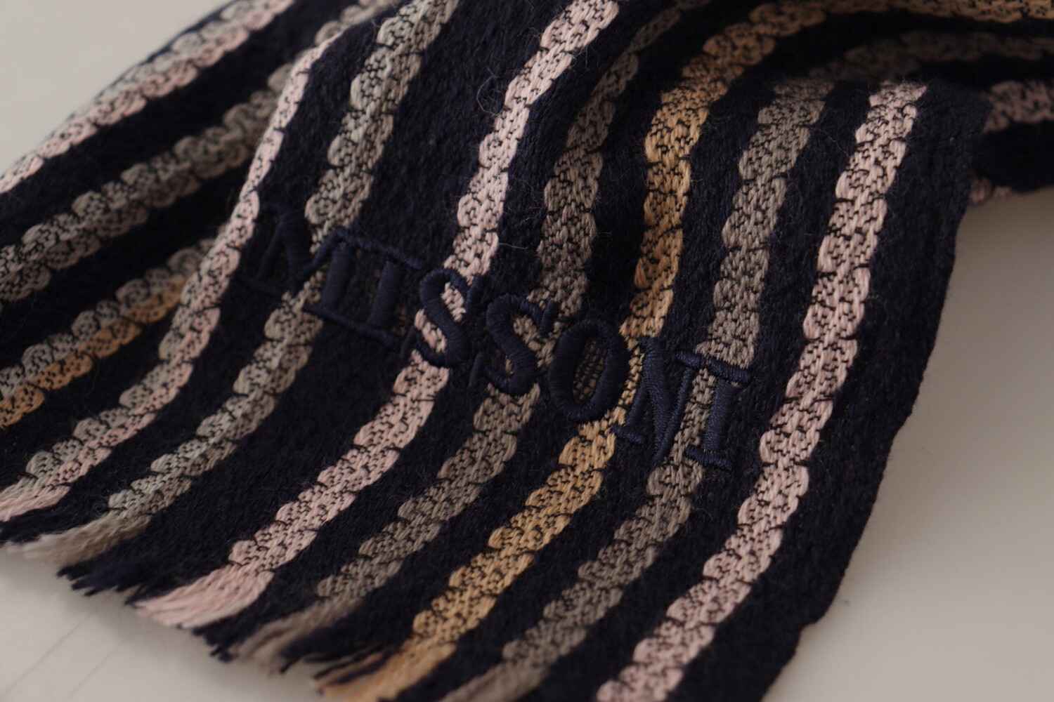 Мужской шарф Missoni из шерстяной вязки с бахромой в несколько полосок, мультиколор
Мужской шарф Missoni из шерстяной вязки с бахромой в несколько полосок, мультиколор