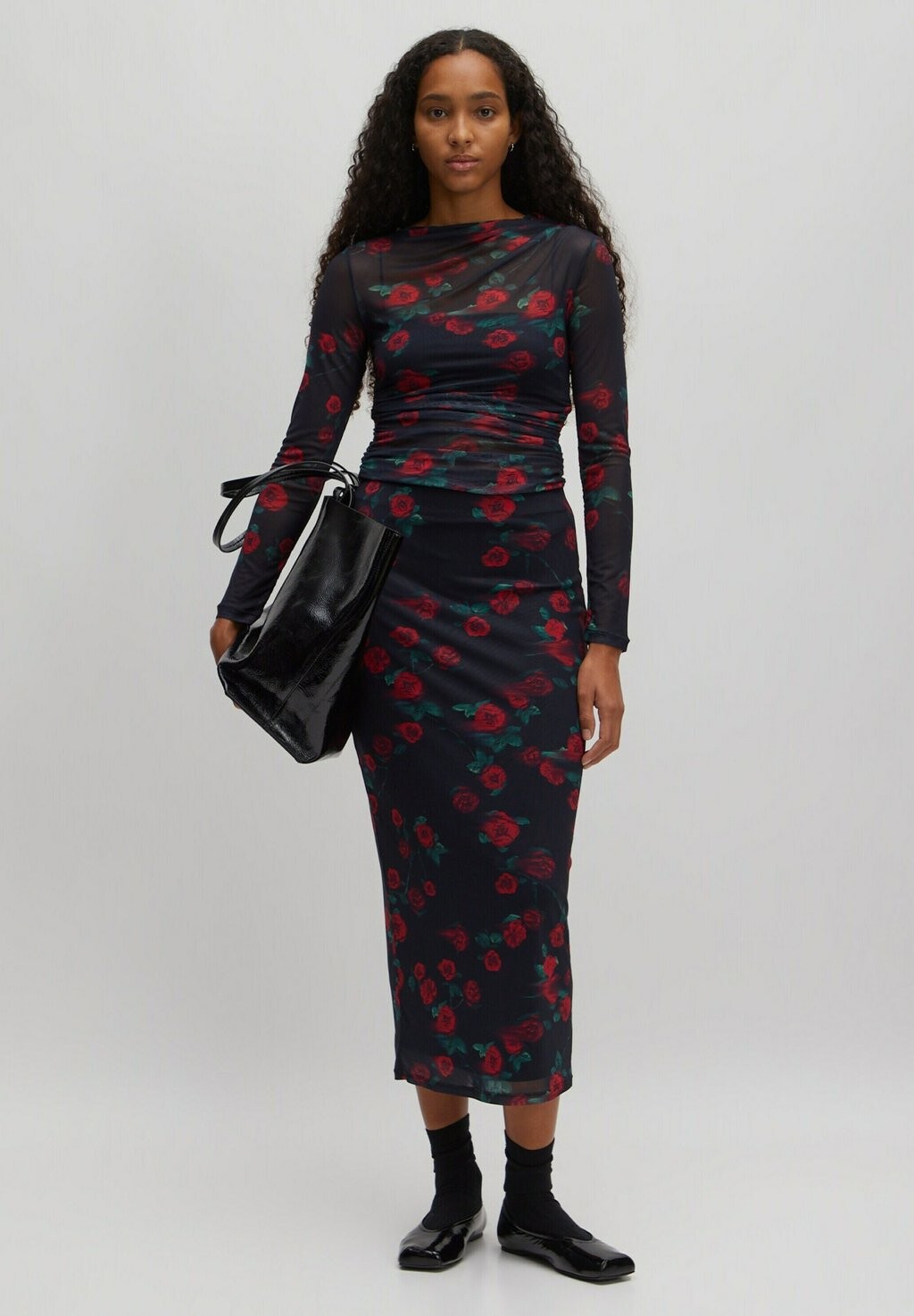 Топ с длинными рукавами VELORIA EDITED, черный 
Топ с длинными рукавами VELORIA EDITED, черный