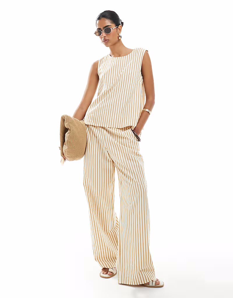 Брюки прямого кроя из сирсакера в коричневую полоску Asos Design
Брюки прямого кроя из сирсакера в коричневую полоску Asos Design