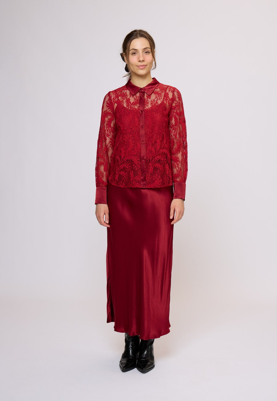 Блуза Noa Noa EVELINE, Biking Red/Red
Блуза Noa Noa EVELINE, Biking Red/Red