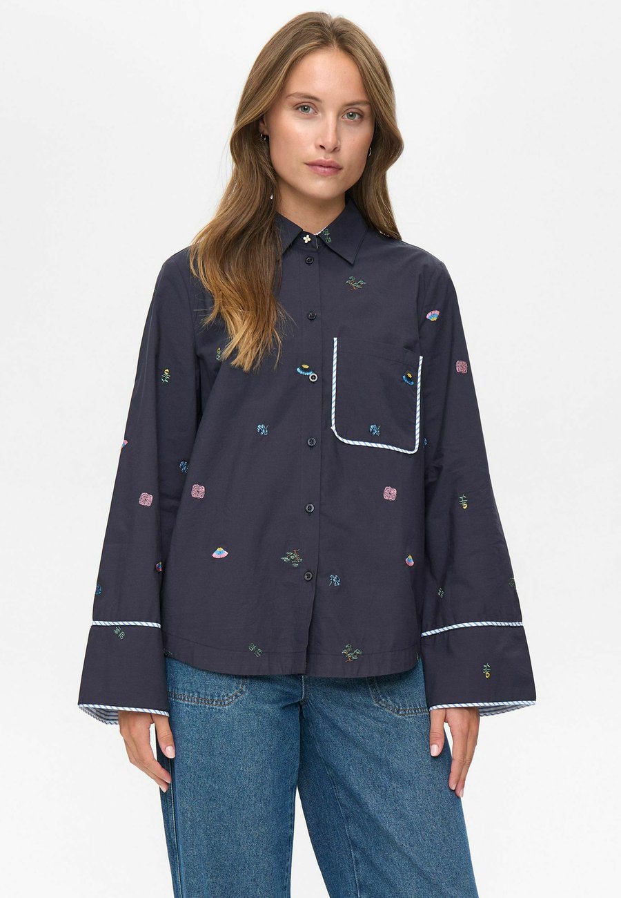 Блуза Nümph Button-down blouse, Dark Sapphire/Dark Blue
Блуза Nümph Button-down blouse, Dark Sapphire/Dark Blue