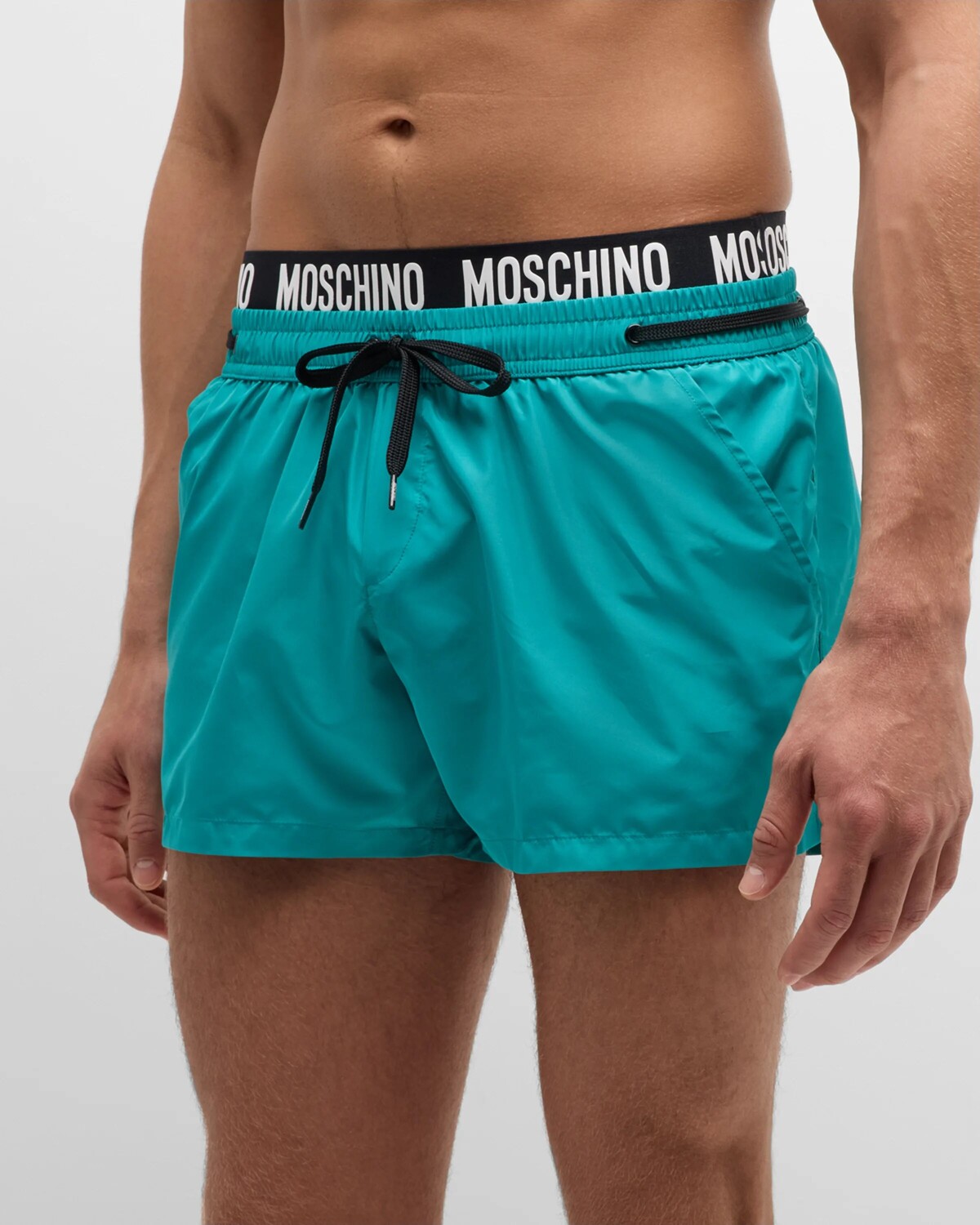 Мужские шорты для плавания с контрастным логотипом на поясе Moschino, цвет Green
Мужские шорты для плавания с контрастным логотипом на поясе Moschino, цвет Green