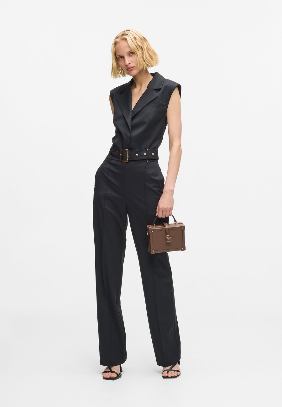 Сумка KARL LAGERFELD AUTOGRAPH PADLOCK TRUNK, Dark Friar Brown/Dark Brown
Сумка KARL LAGERFELD AUTOGRAPH PADLOCK TRUNK, Dark Friar Brown/Dark Brown