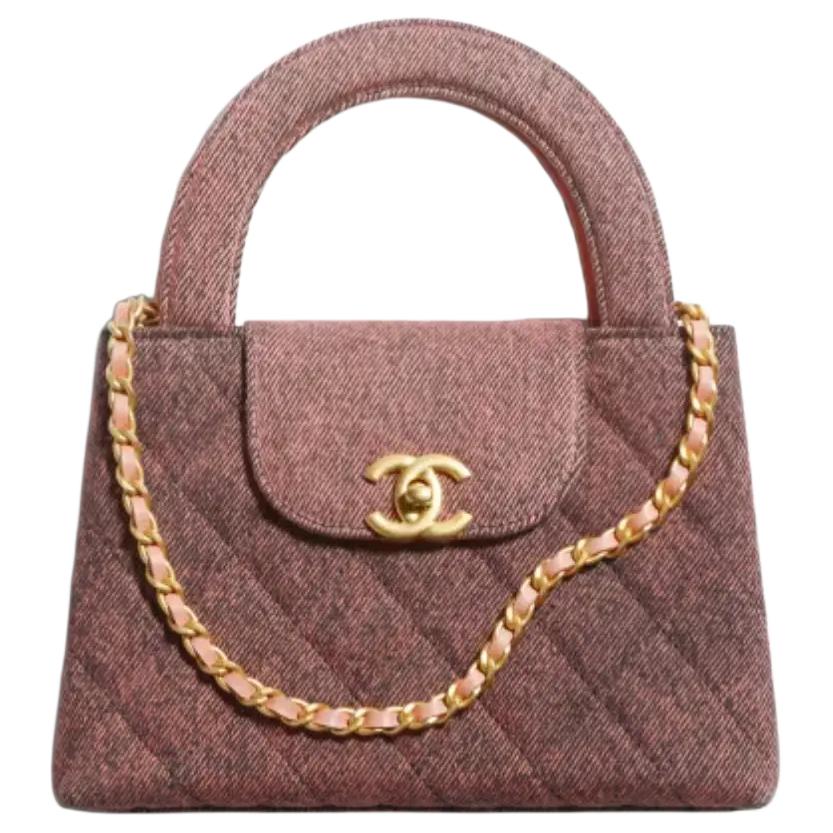 CHANEL Стираная денимовая сумка через плечо
CHANEL Стираная денимовая сумка через плечо