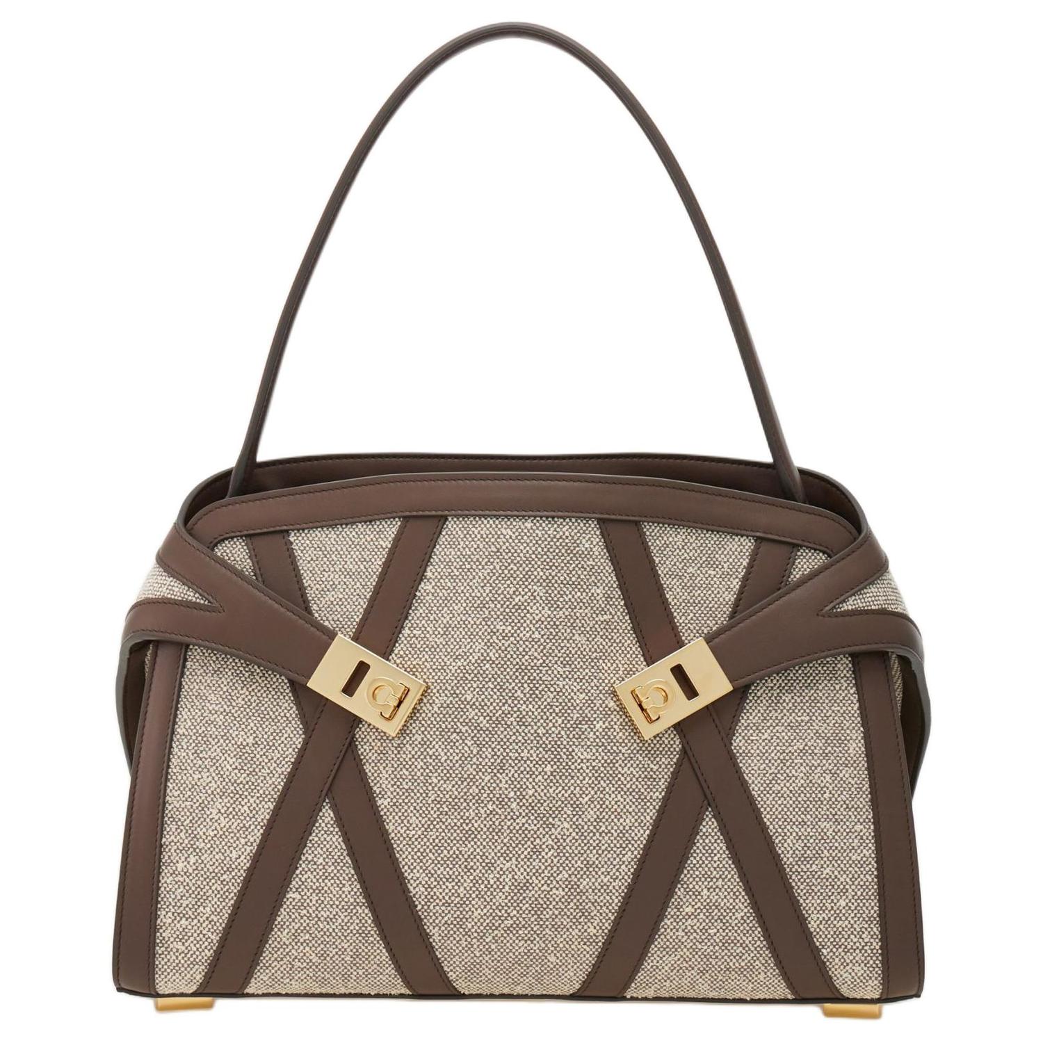 Ferragamo Холщовая сумка через плечо с кожаной отделкой большая женская бело-черная
Ferragamo Холщовая сумка через плечо с кожаной отделкой большая женская бело-черная