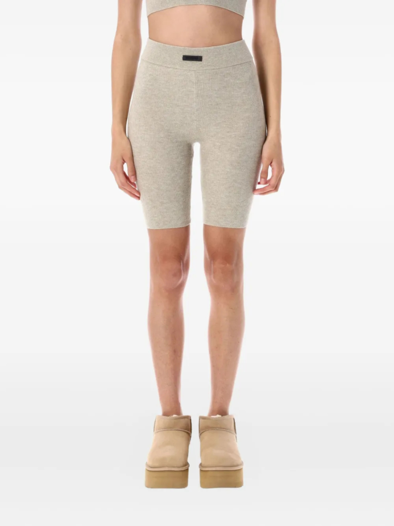 Байкерские шорты FEAR OF GOD ESSENTIALS в рубчик с нашивкой-логотипом, нейтральный
Байкерские шорты FEAR OF GOD ESSENTIALS в рубчик с нашивкой-логотипом, нейтральный