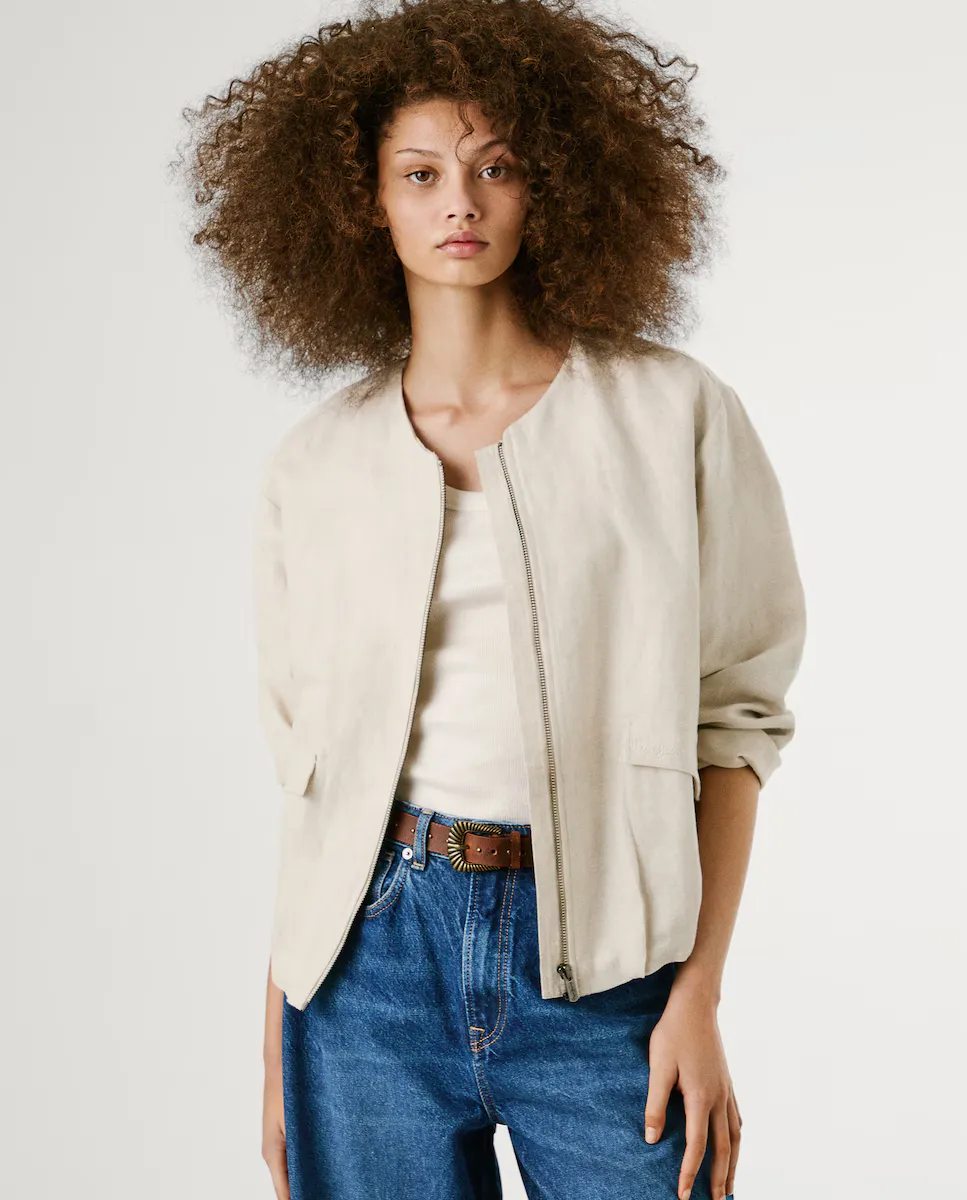 Женская куртка-бомбер в рубчик Pepe Jeans, бежевый
Женская куртка-бомбер в рубчик Pepe Jeans, бежевый