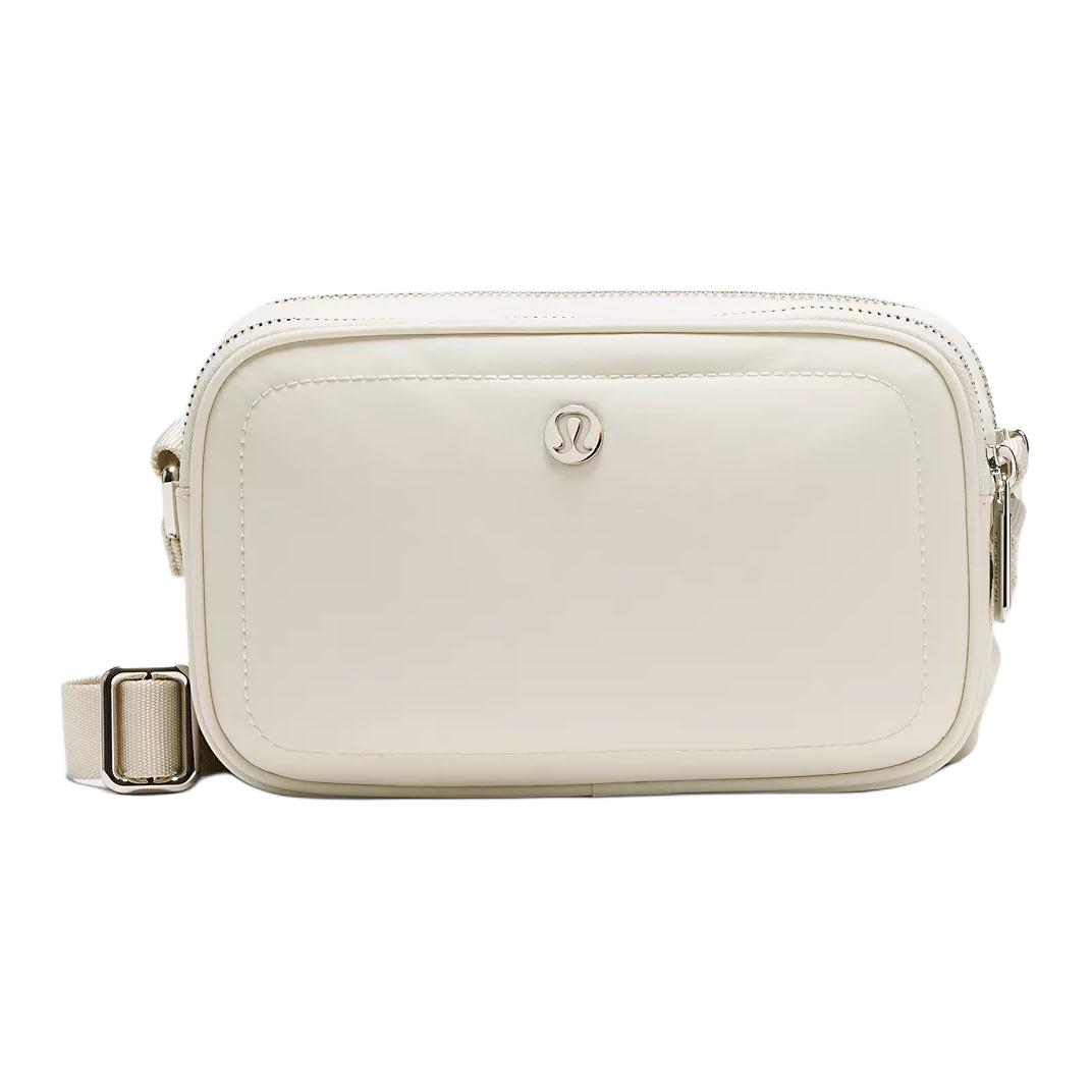 Lululemon Переработанный нейлоновый рюкзак для фотоаппарата, плечевая сумка, унисекс кроссбоди классический альбуминовый опал, Albumin Opal
Lululemon Переработанный нейлоновый рюкзак для фотоаппарата, плечевая сумка, унисекс кроссбоди классический альбуминовый опал, Albumin Opal