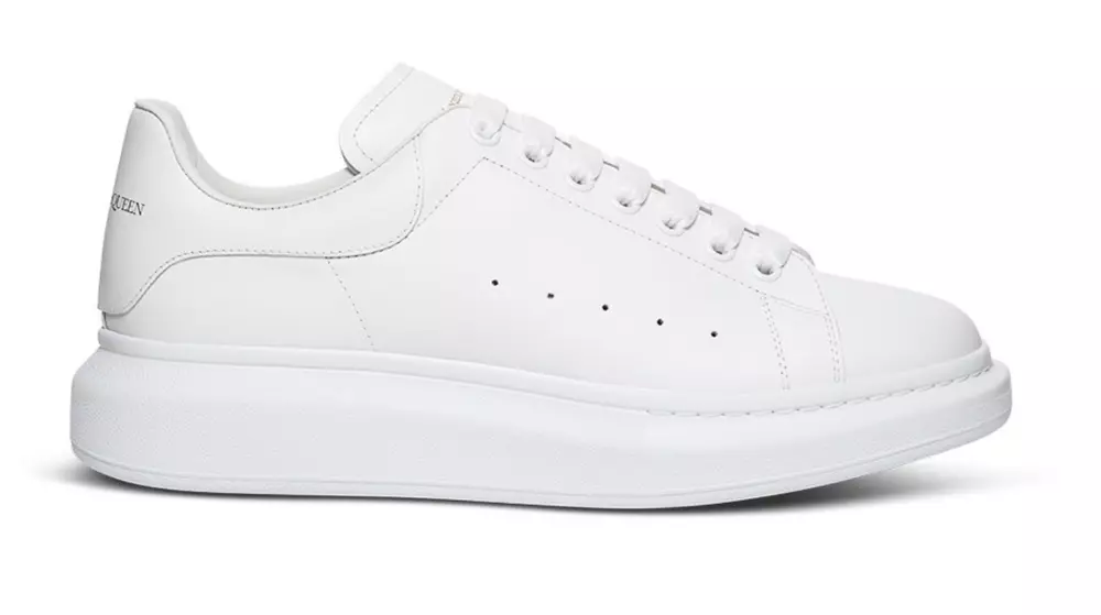 Элегантные белые кожаные кроссовки на шнуровке с увеличенной подошвой Alexander McQueen
Элегантные белые кожаные кроссовки на шнуровке с увеличенной подошвой Alexander McQueen