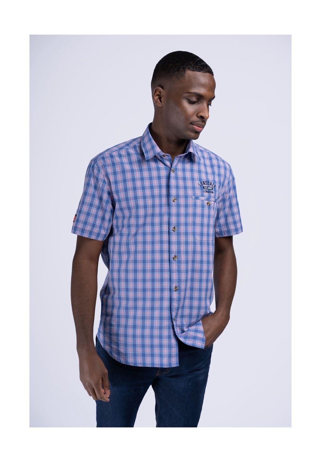 Мужская рубашка с короткими рукавами приталенного кроя HOLMBUSCH LONSDALE, цвет Navy/ice
Мужская рубашка с короткими рукавами приталенного кроя HOLMBUSCH LONSDALE, цвет Navy/ice