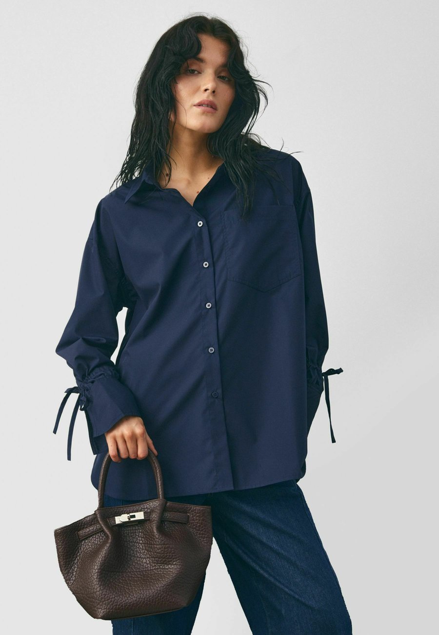 Блуза Noella Button-down blouse, Navy Blue/Dark Blue
Блуза Noella Button-down blouse, Navy Blue/Dark Blue