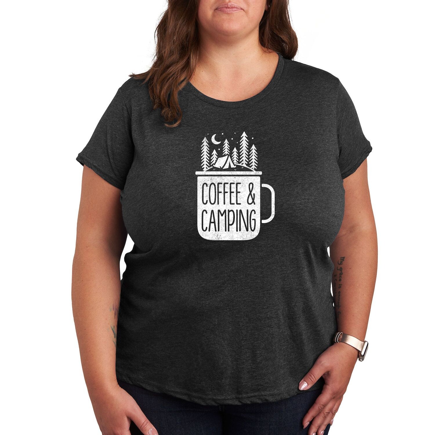 Футболка Missy Plus Size с рисунком кофе и кемпинга Licensed Character, серый 
Футболка Missy Plus Size с рисунком кофе и кемпинга Licensed Character, серый