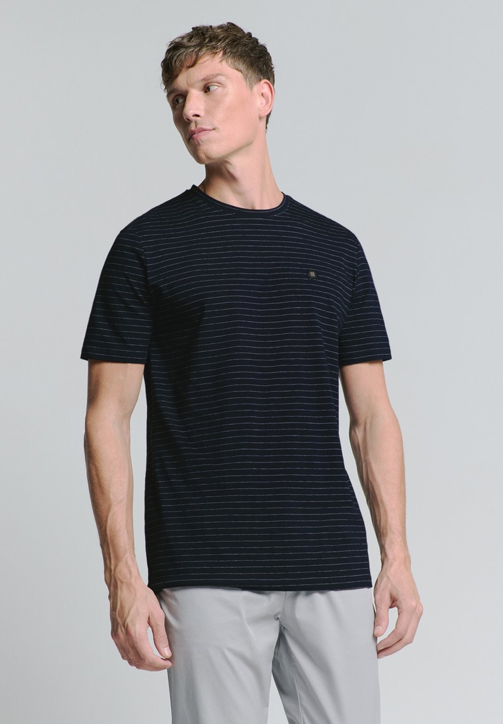 Футболка с принтом CREWNECK NO EXCESS, темно-синий
Футболка с принтом CREWNECK NO EXCESS, темно-синий