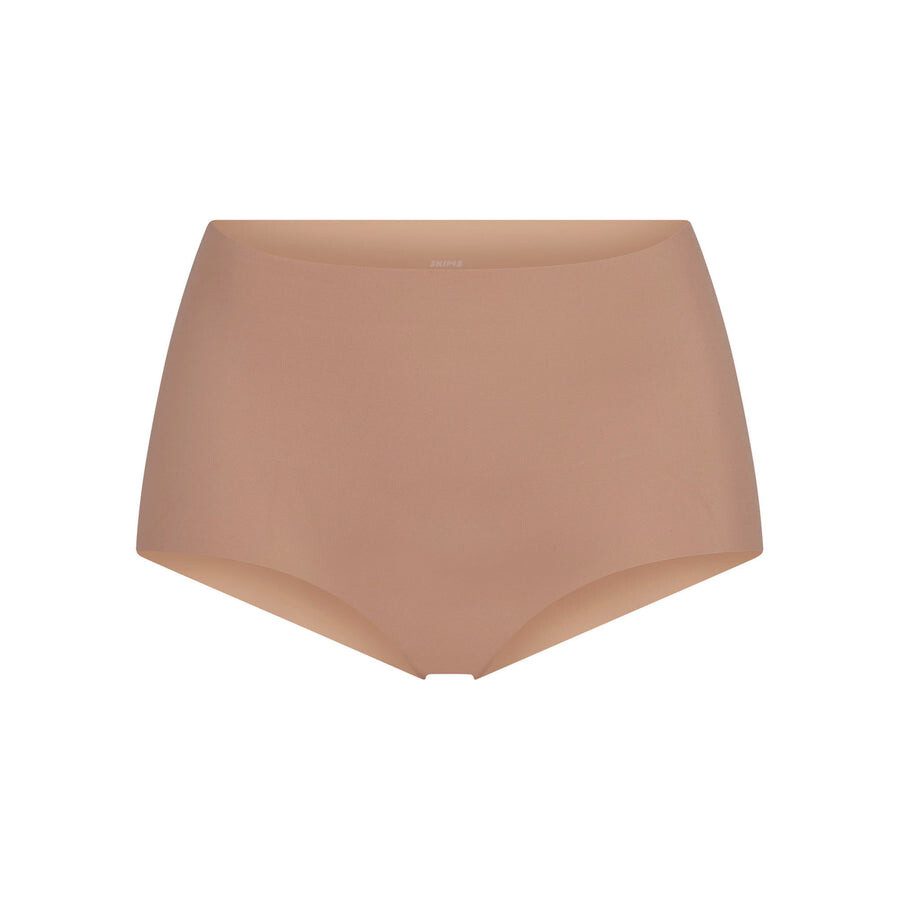 Шорты SKIMS Naked, цвет Sienna
Шорты SKIMS Naked, цвет Sienna