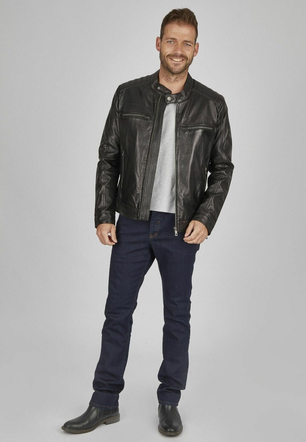 Куртка bugatti MIT STEHKRAGEN UND DRUCKNOPFRIEGEL, цвет schwarz
Куртка bugatti MIT STEHKRAGEN UND DRUCKNOPFRIEGEL, цвет schwarz