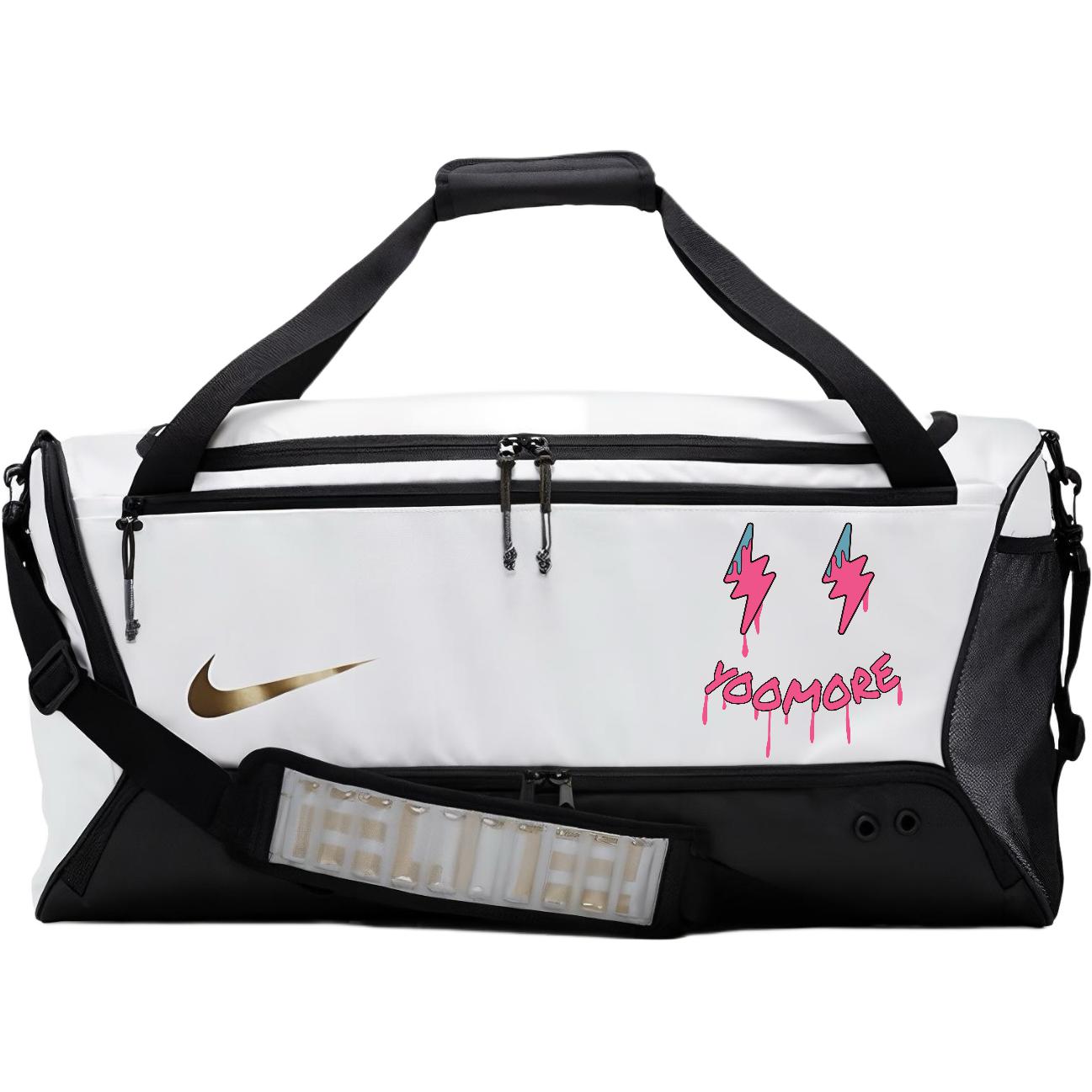 Nike Тканевая дорожная сумка унисекс переливающаяся черно-белая, Lightning Smiley Face
Nike Тканевая дорожная сумка унисекс переливающаяся черно-белая, Lightning Smiley Face