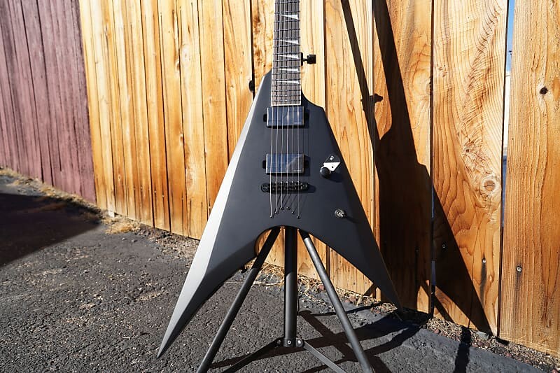Электрогитара ESP LTD Arrow 1000NT - Charcoal Metallic Satin 6-String Electric Guitar
Электрогитара ESP LTD Arrow 1000NT - Charcoal Metallic Satin 6-String Electric Guitar
