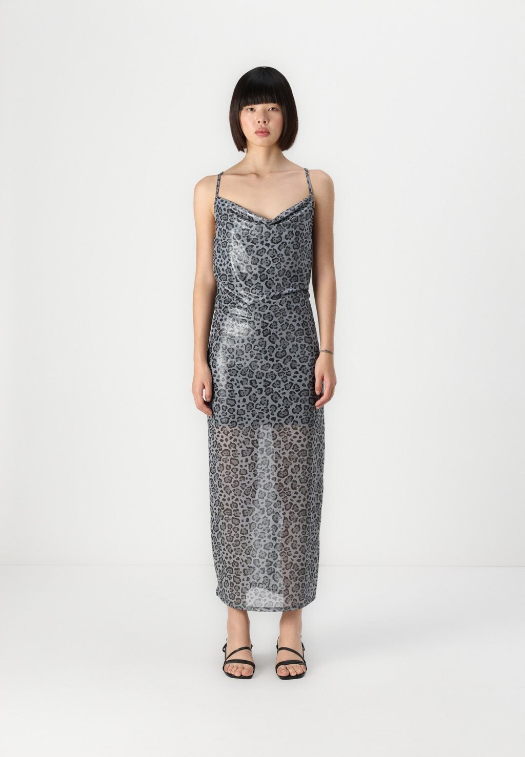 Одежда для особых случаев ONLVICKY MAXY DRESS ONLY, темно-серый
Одежда для особых случаев ONLVICKY MAXY DRESS ONLY, темно-серый