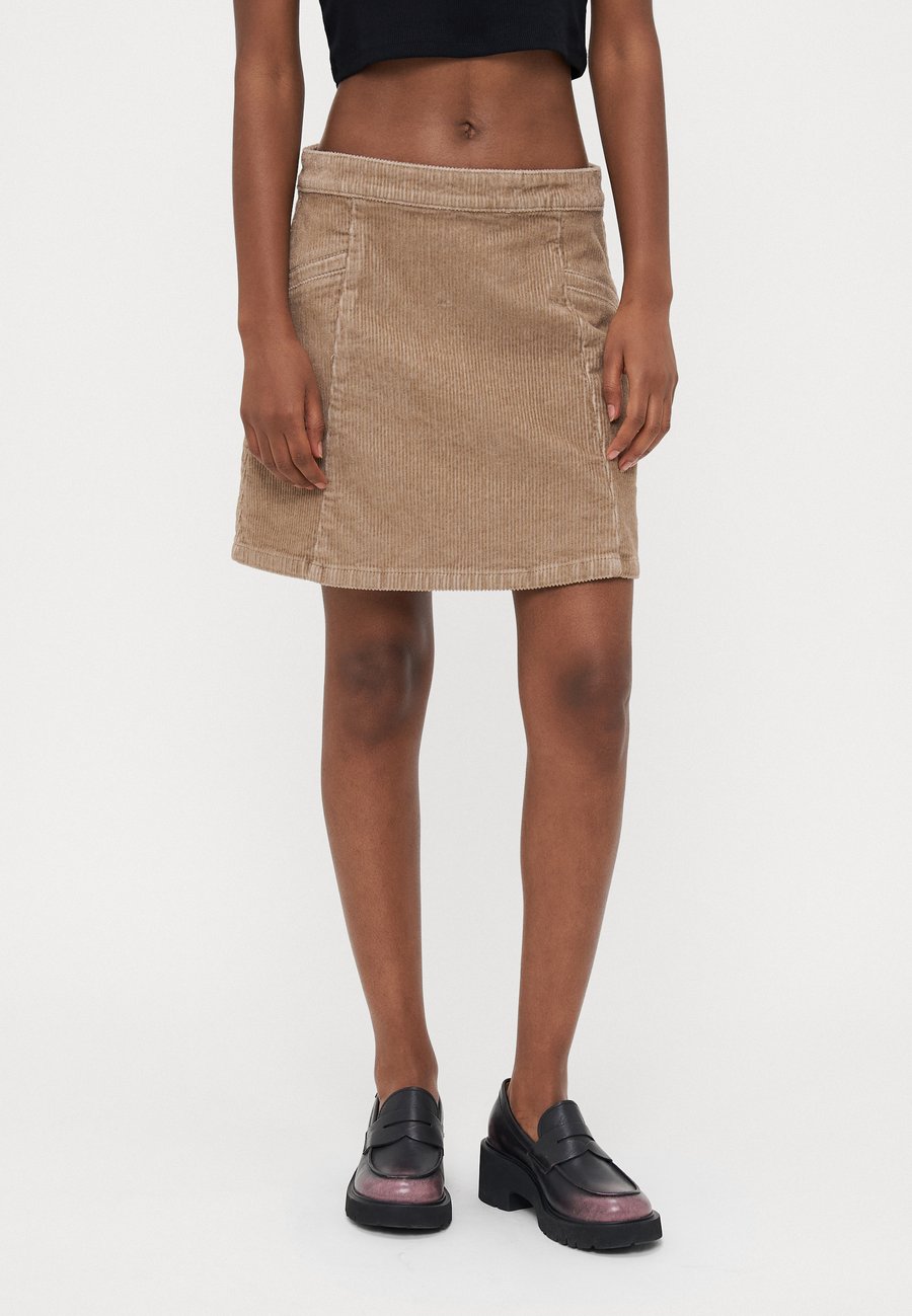 Юбка Vero Moda Petite VMKATA SHORT SKIRT , Silver Mink/Beige
Юбка Vero Moda Petite VMKATA SHORT SKIRT , Silver Mink/Beige