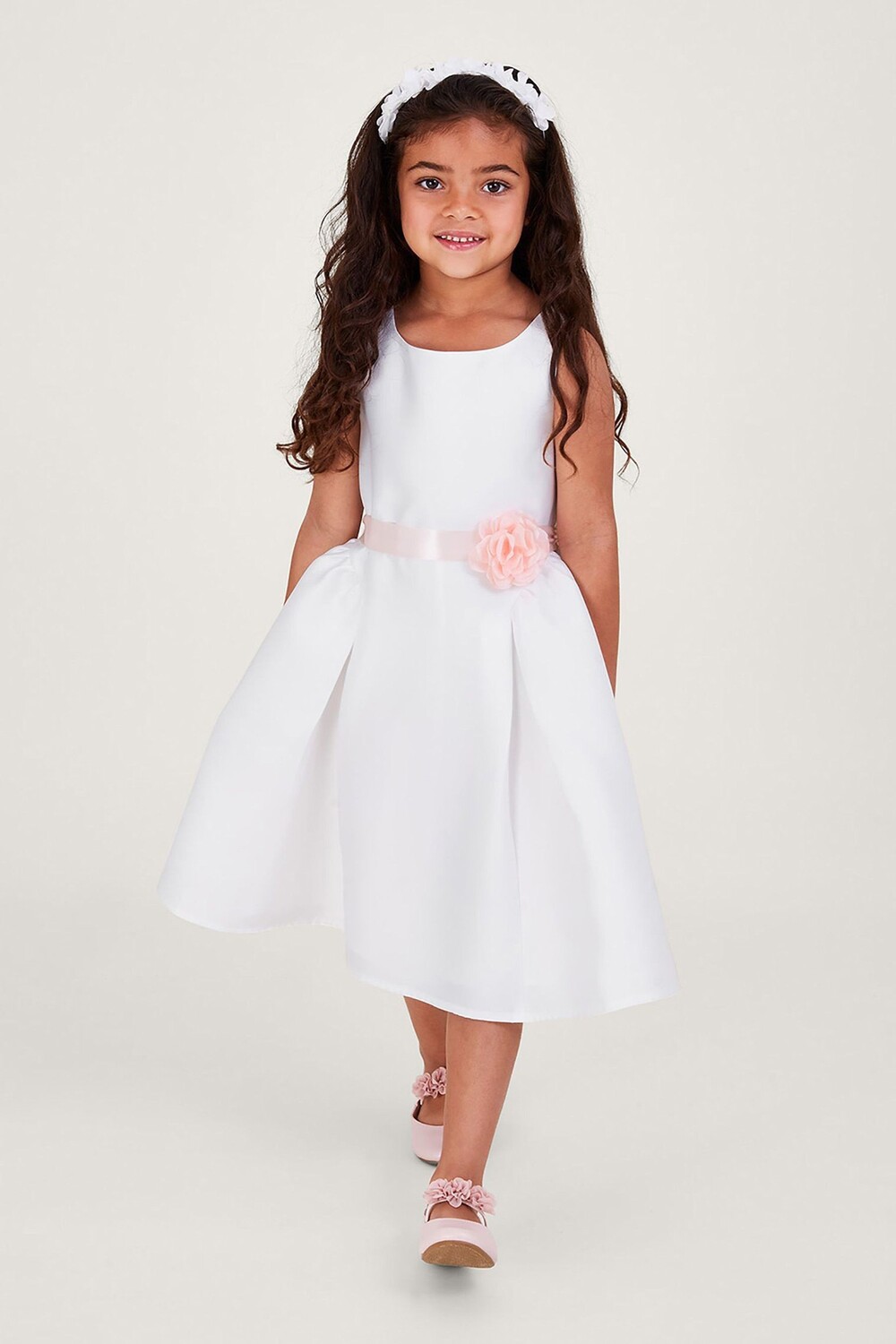 На саржевом платье подружки невесты Holly Duchess Monsoon
На саржевом платье подружки невесты Holly Duchess Monsoon