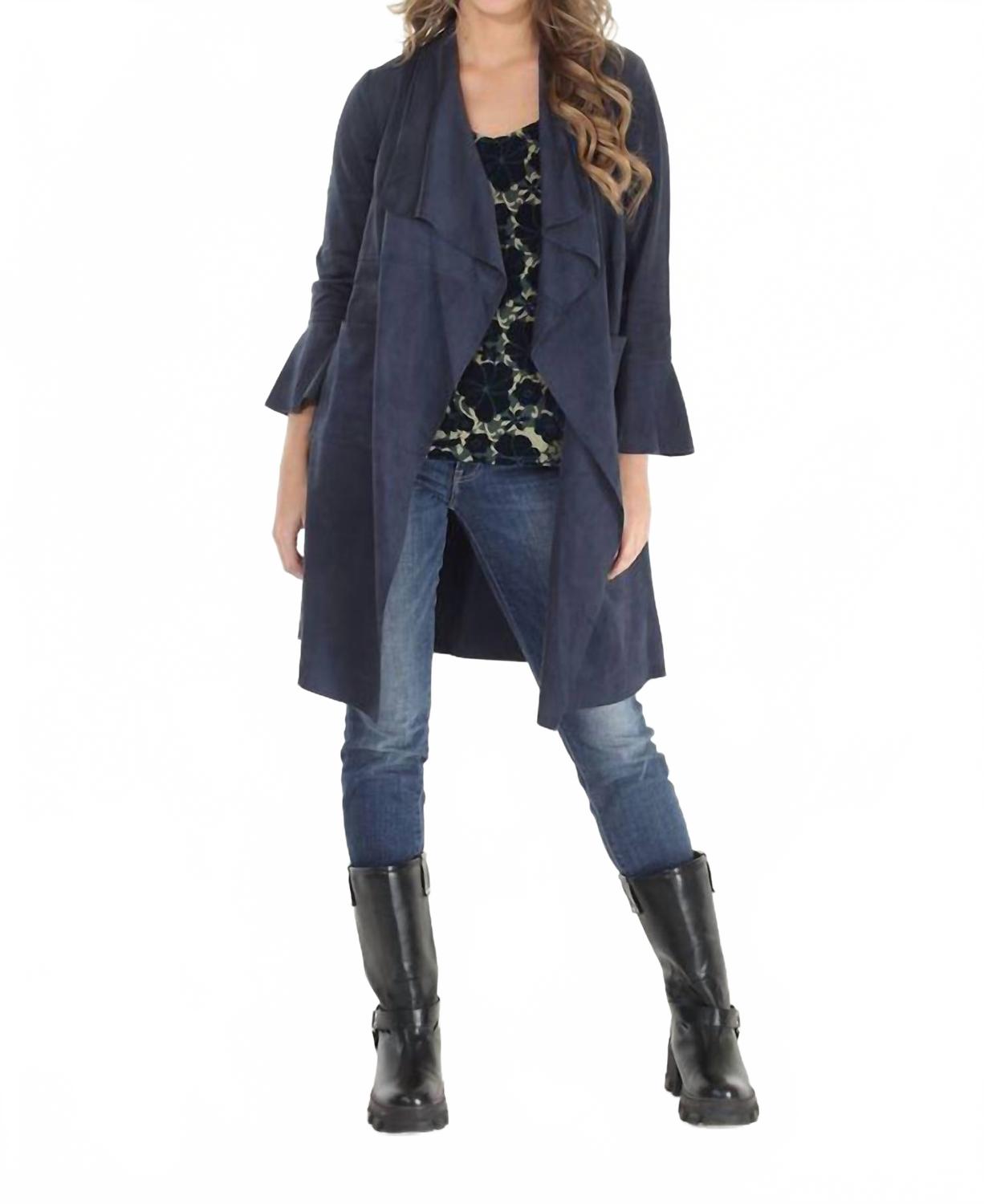 Женский жакет с драпировкой спереди и расклешенными рукавами в цвете кадетский синий PAPARAZZI
Женский жакет с драпировкой спереди и расклешенными рукавами в цвете кадетский синий PAPARAZZI