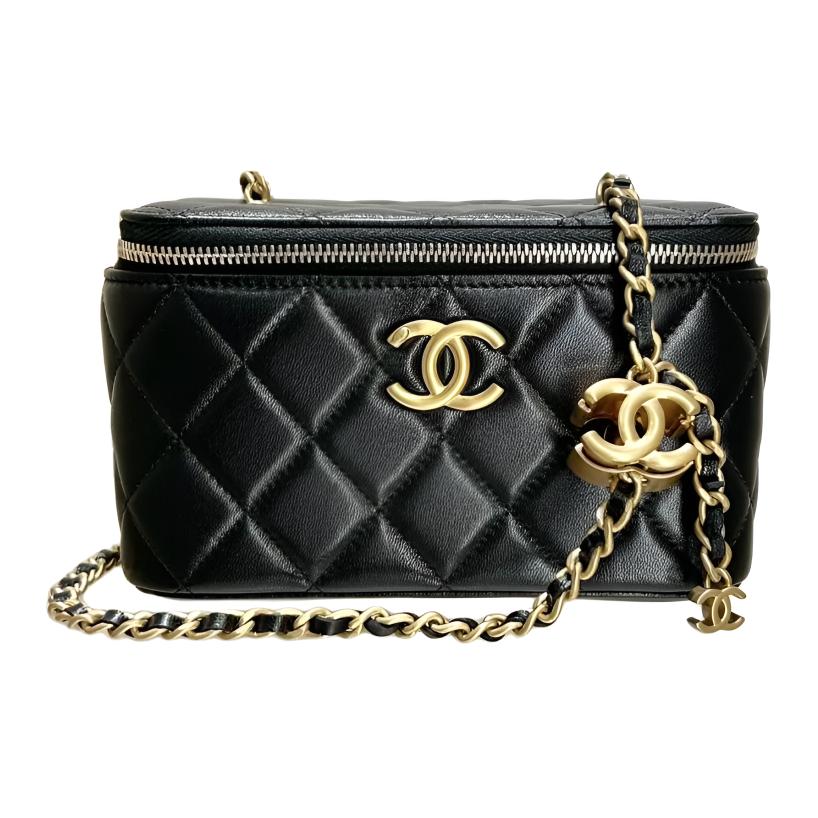 CHANEL Женская сумка из овчины черная
CHANEL Женская сумка из овчины черная