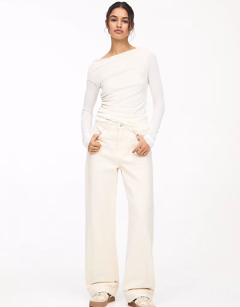 Джинсы Pull&Bear со средней посадкой и отворотами цвета экрю
Джинсы Pull&Bear со средней посадкой и отворотами цвета экрю