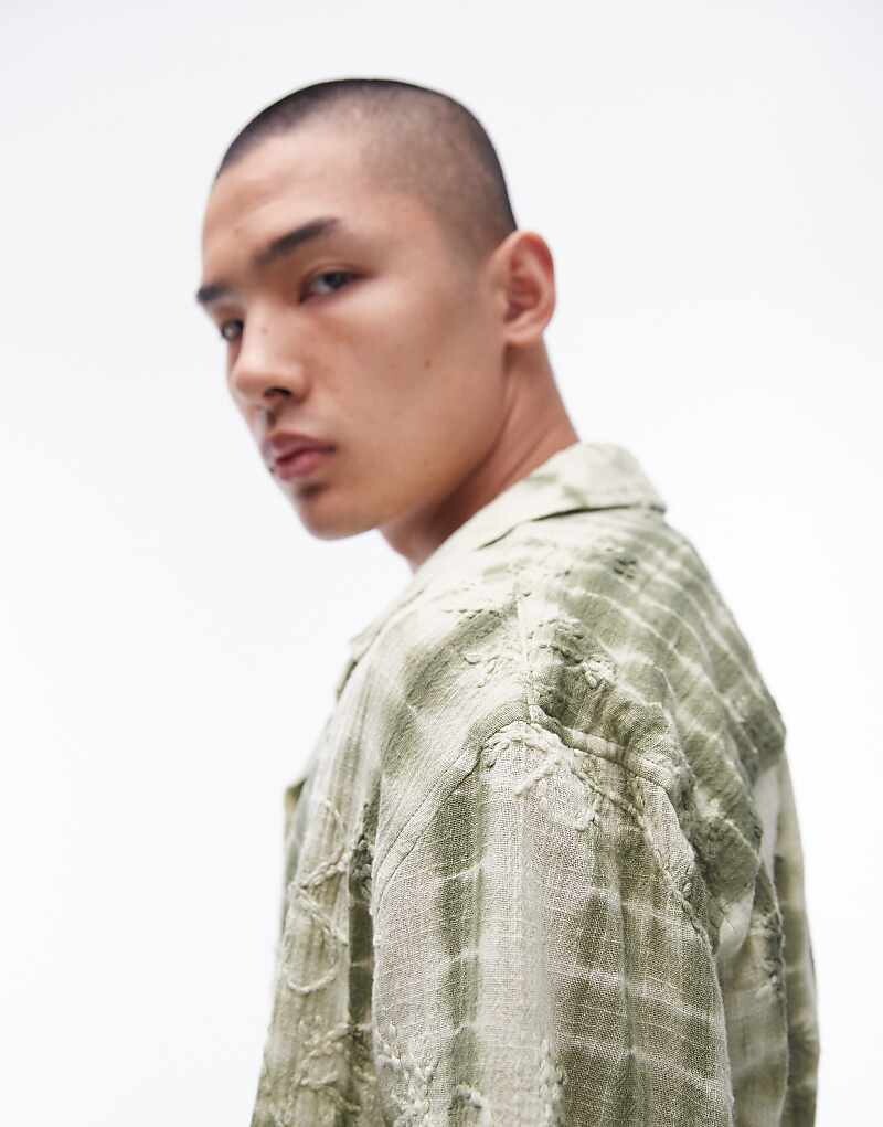 Светло-зеленая рубашка с короткими рукавами Topman – с цветочной вышивкой и узором тай-дай
Светло-зеленая рубашка с короткими рукавами Topman – с цветочной вышивкой и узором тай-дай