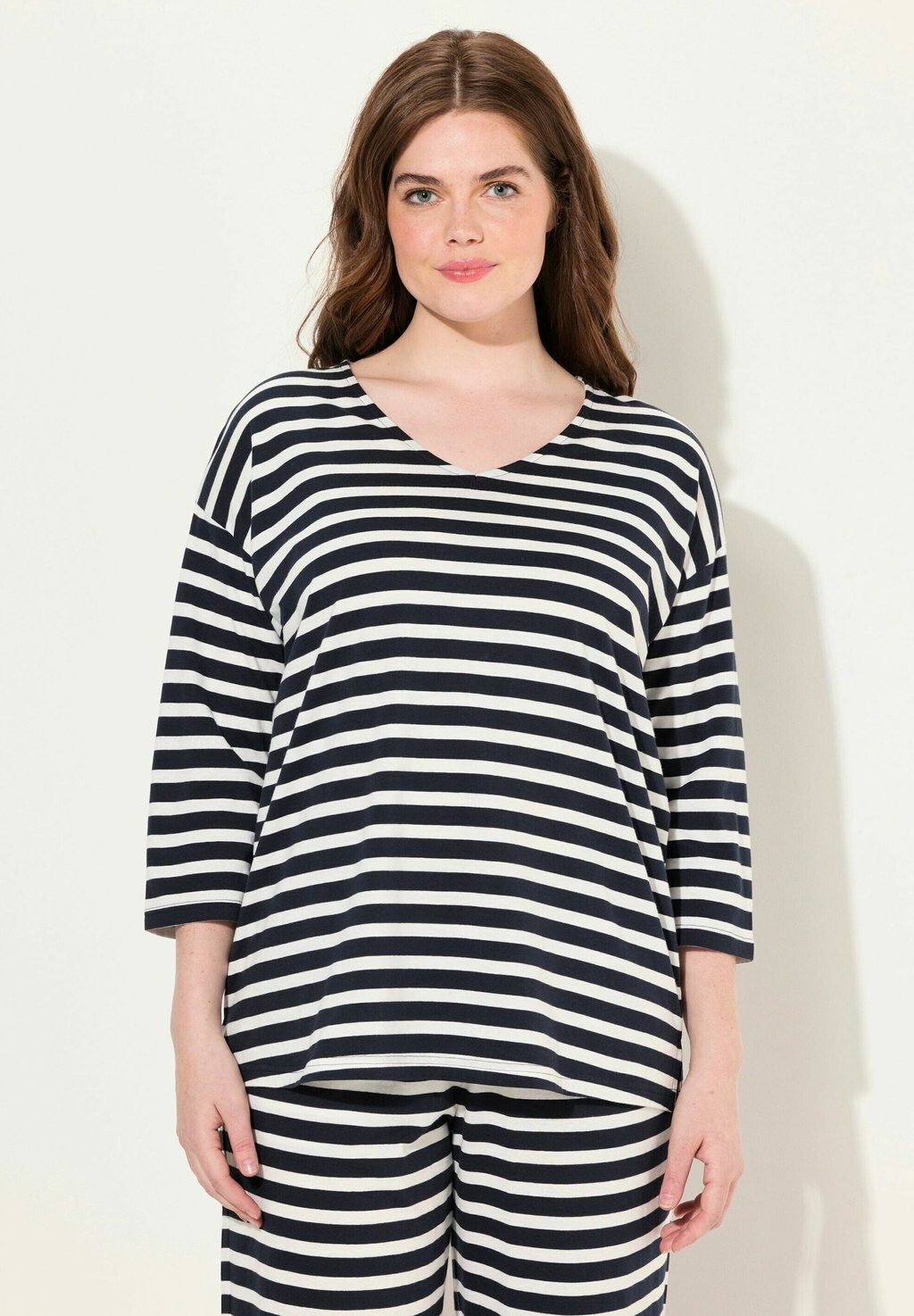 Верх пижамы STRIPED 3/4 SLEEVE Ulla Popken, темно-синий
Верх пижамы STRIPED 3/4 SLEEVE Ulla Popken, темно-синий