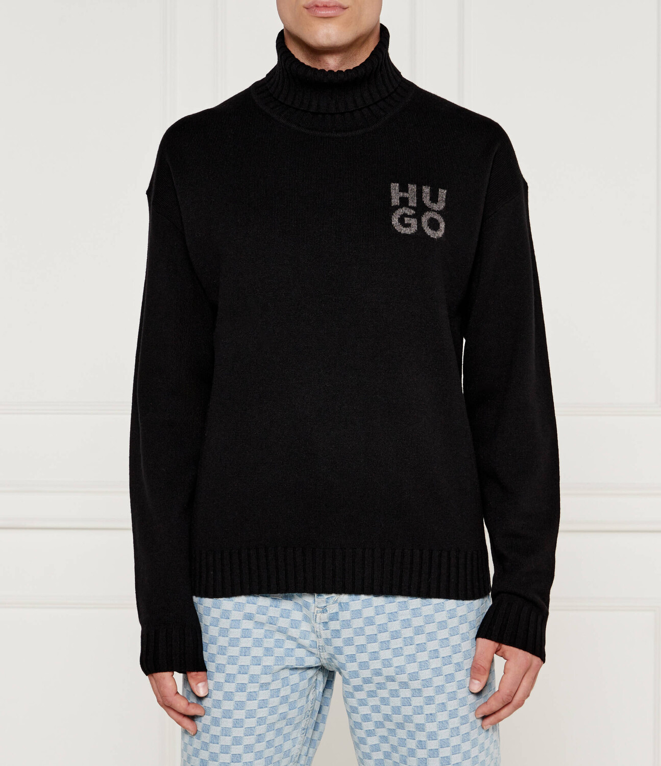 Свитер из шерсти HUGO San Toby-L Relaxed fit, черный
Свитер из шерсти HUGO San Toby-L Relaxed fit, черный