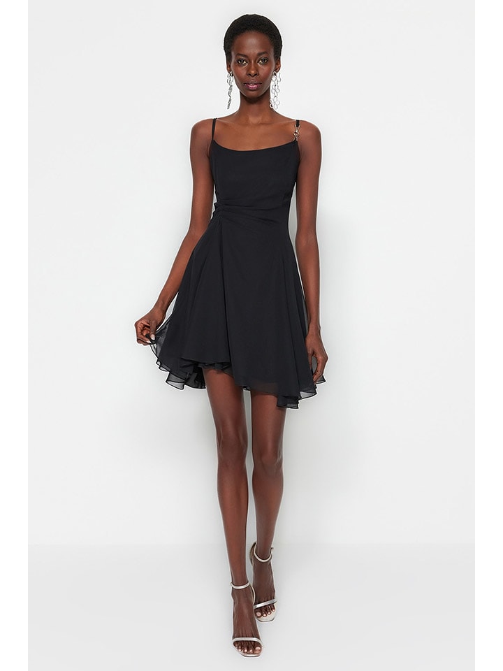 Короткое платье trendyol, черный
Короткое платье trendyol, черный