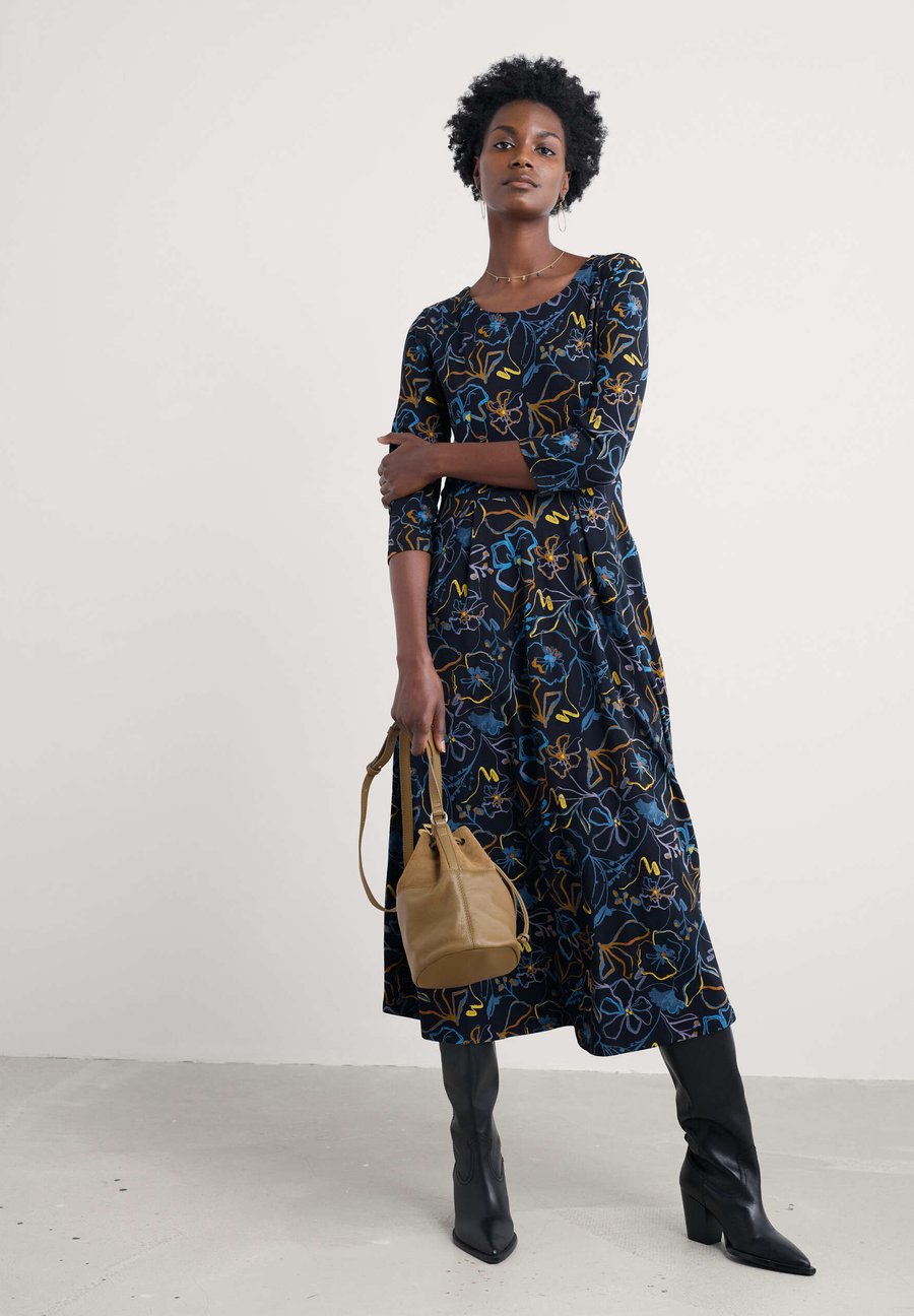 Платье Seasalt Cornwall VERONICA, Navy - Drawn Floral Maritime/Dark Blue
Платье Seasalt Cornwall VERONICA, Navy - Drawn Floral Maritime/Dark Blue