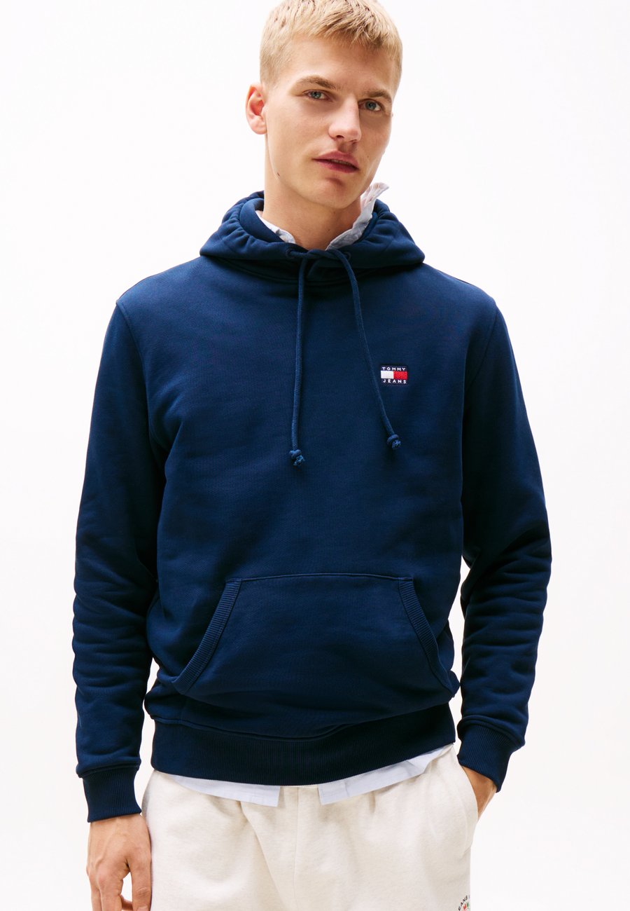 Толстовка Tommy Jeans BADGE HOODIE, Dark Blue
Толстовка Tommy Jeans BADGE HOODIE, Dark Blue