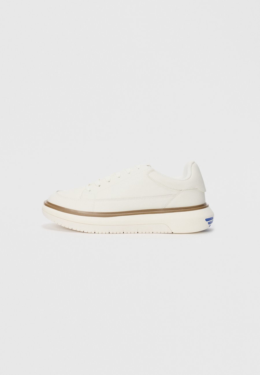 Кроссовки Emporio Armani Trainers, Off White/Off-White
Кроссовки Emporio Armani Trainers, Off White/Off-White