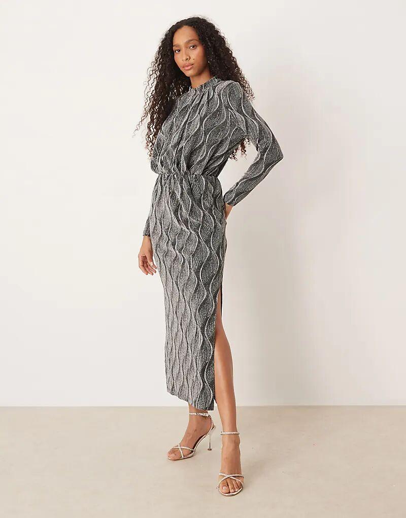 Платье макси YAS с высоким воротом и длинными рукавами, блестящее, серебристого цвета
Платье макси YAS с высоким воротом и длинными рукавами, блестящее, серебристого цвета