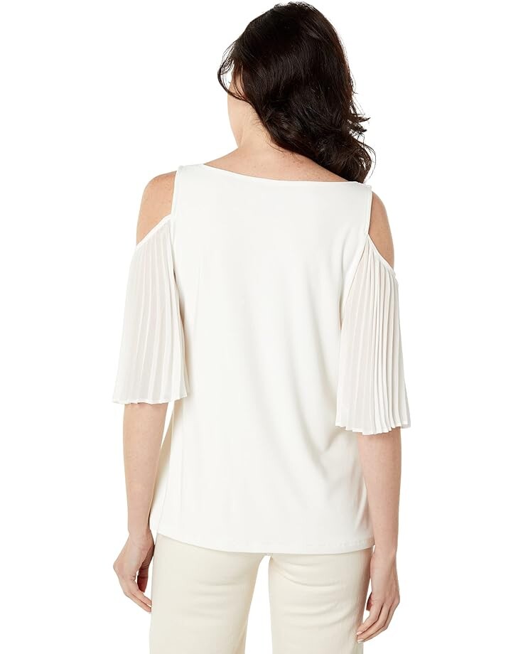 Блуза Vince Camuto Short Sleeve Cold-Shoulder Smock Bottom Blouse, цвет New Ivory
Блуза Vince Camuto Short Sleeve Cold-Shoulder Smock Bottom Blouse, цвет New Ivory