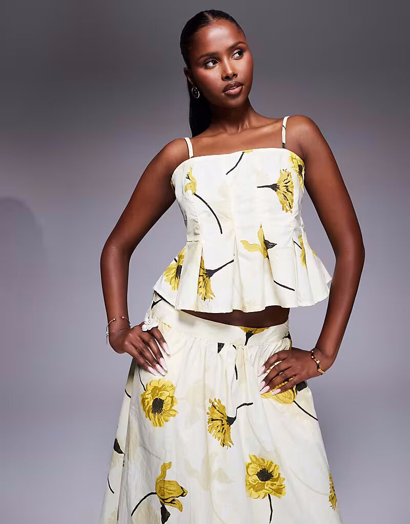 Топ River Island с цветочным принтом в желтом цвете
Топ River Island с цветочным принтом в желтом цвете