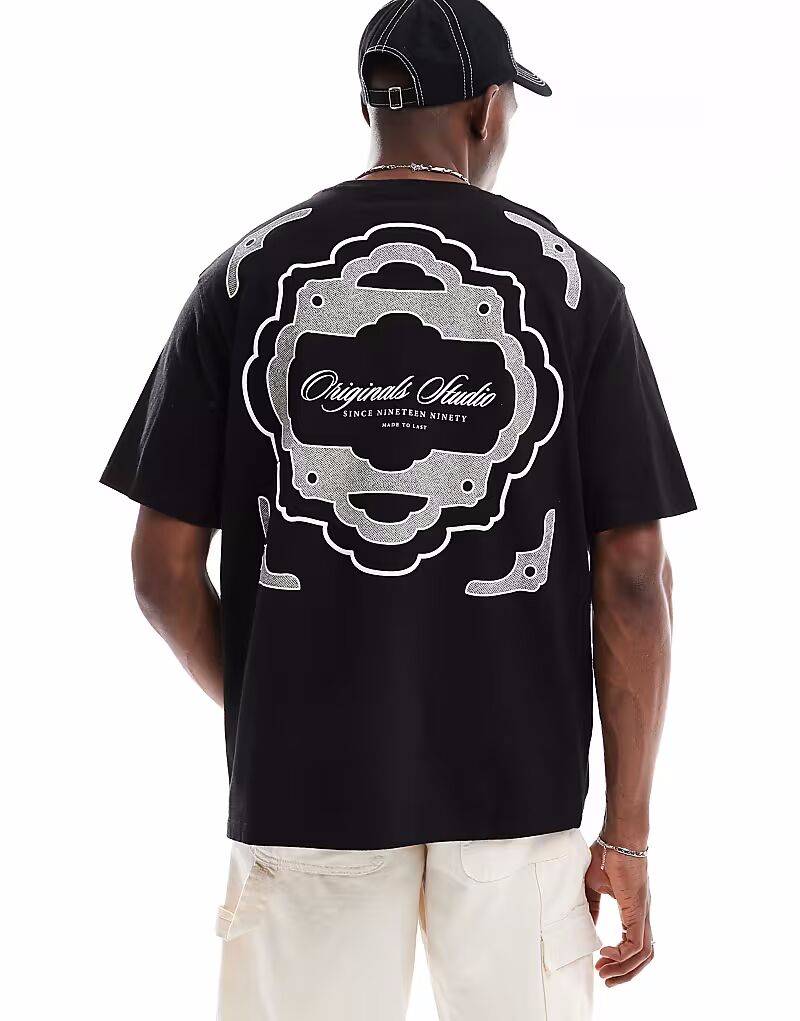 Футболка Jack & Jones oversize с оригинальным принтом на спине черного цвета
Футболка Jack & Jones oversize с оригинальным принтом на спине черного цвета