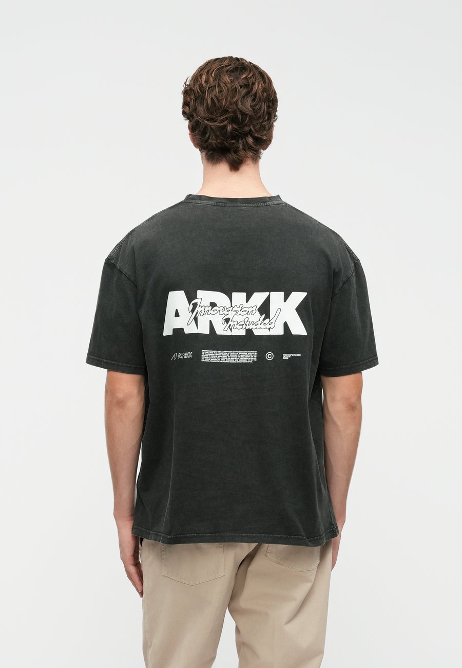 Футболка ARKK Copenhagen BOXY TEE UNISEX, Black
Футболка ARKK Copenhagen BOXY TEE UNISEX, Black
