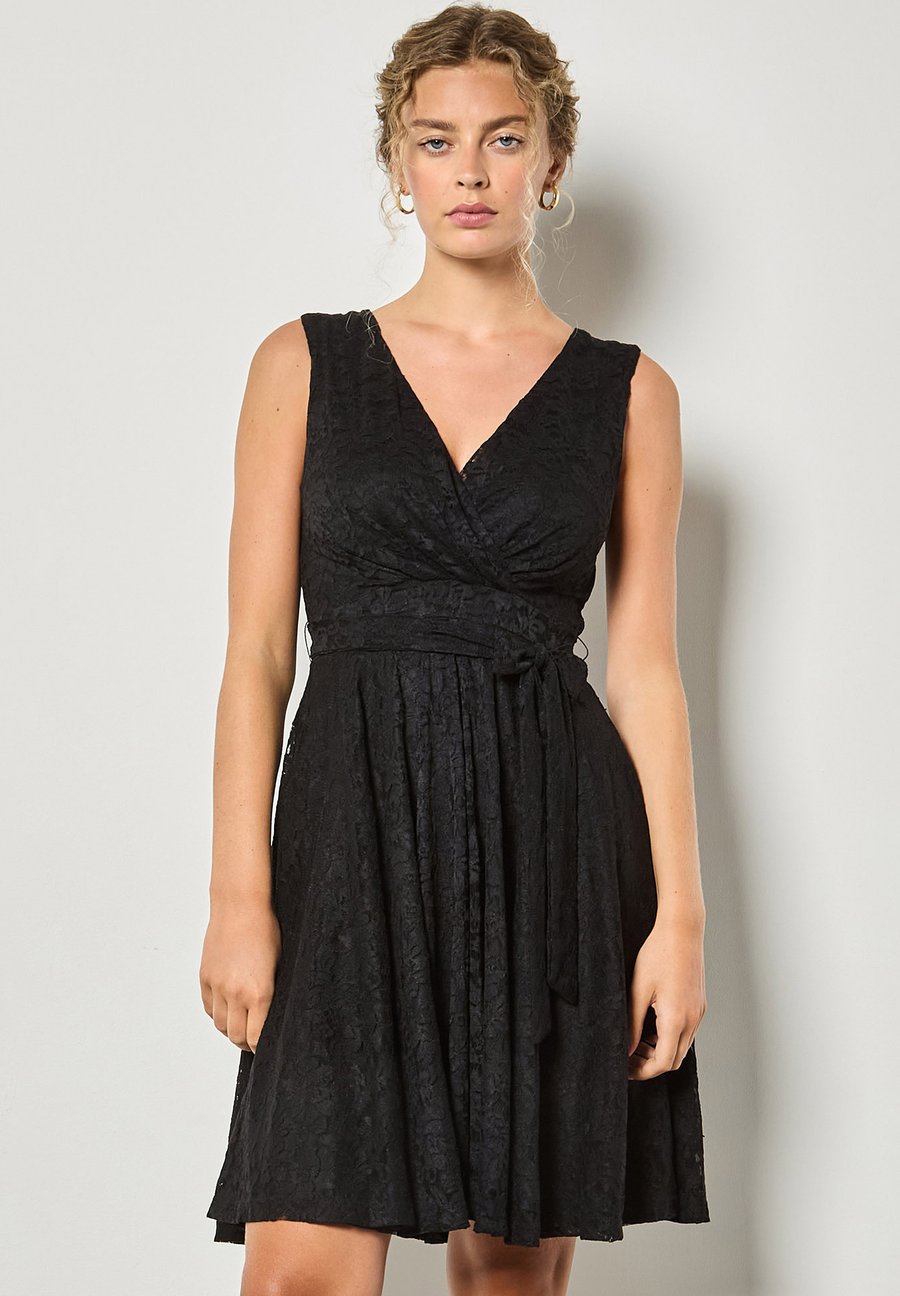 Платье Apricot FLORAL FIT AND FLARE MINI, Black
Платье Apricot FLORAL FIT AND FLARE MINI, Black