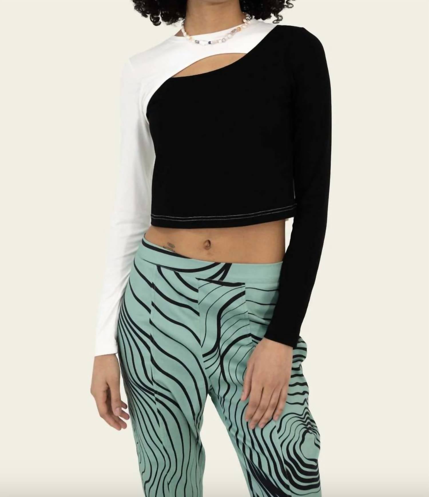 Топ Leo Yin Yang черного/белого цвета FIND ME NOW
Топ Leo Yin Yang черного/белого цвета FIND ME NOW