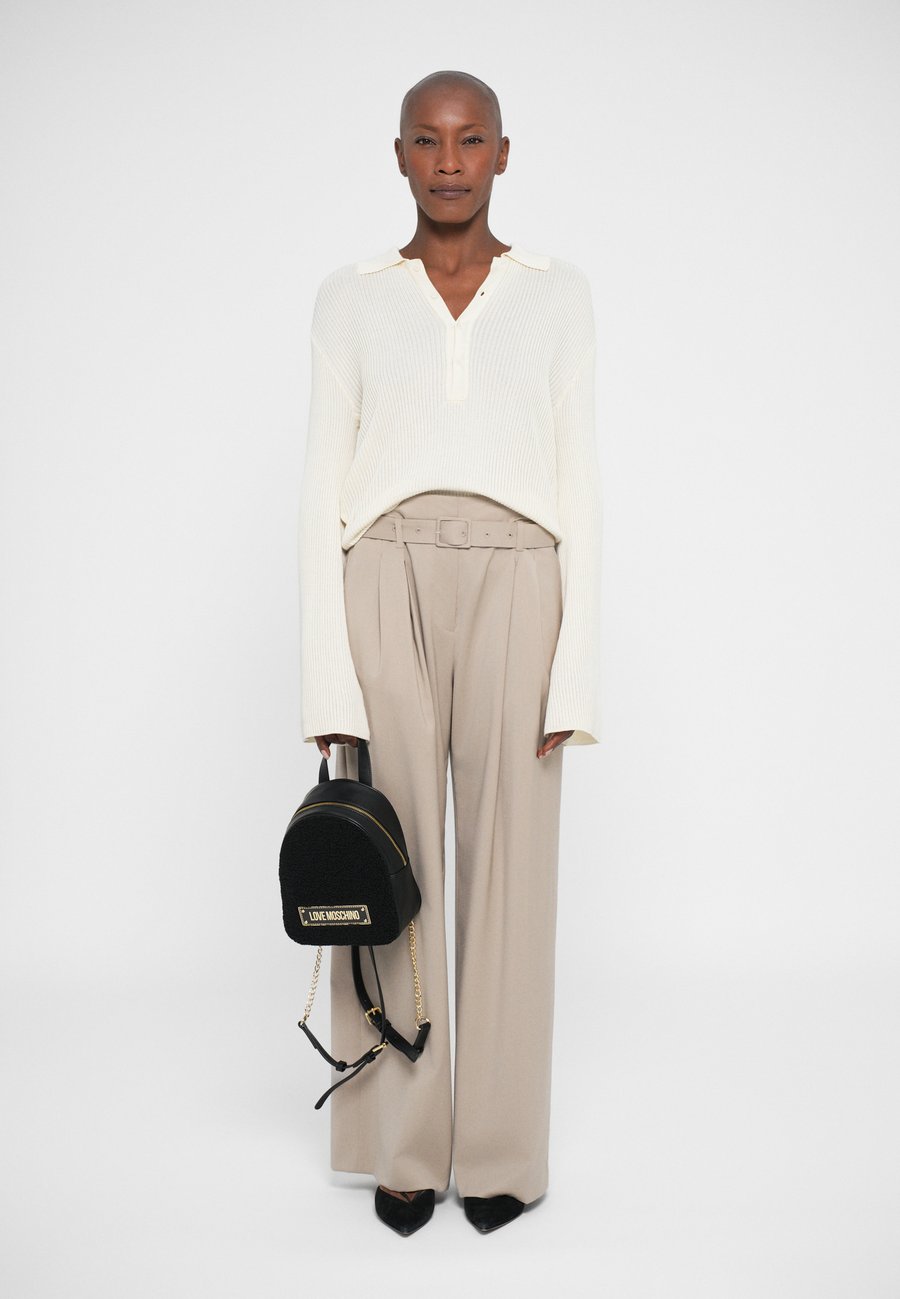 Рюкзак Love Moschino POODLE, Black
Рюкзак Love Moschino POODLE, Black