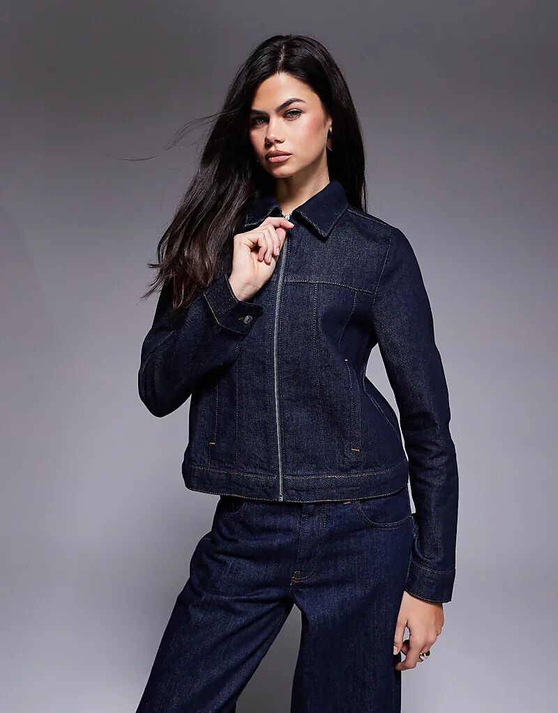 Джинсовая куртка ASOS DESIGN с заниженной посадкой и молнией спереди, после стирки
Джинсовая куртка ASOS DESIGN с заниженной посадкой и молнией спереди, после стирки