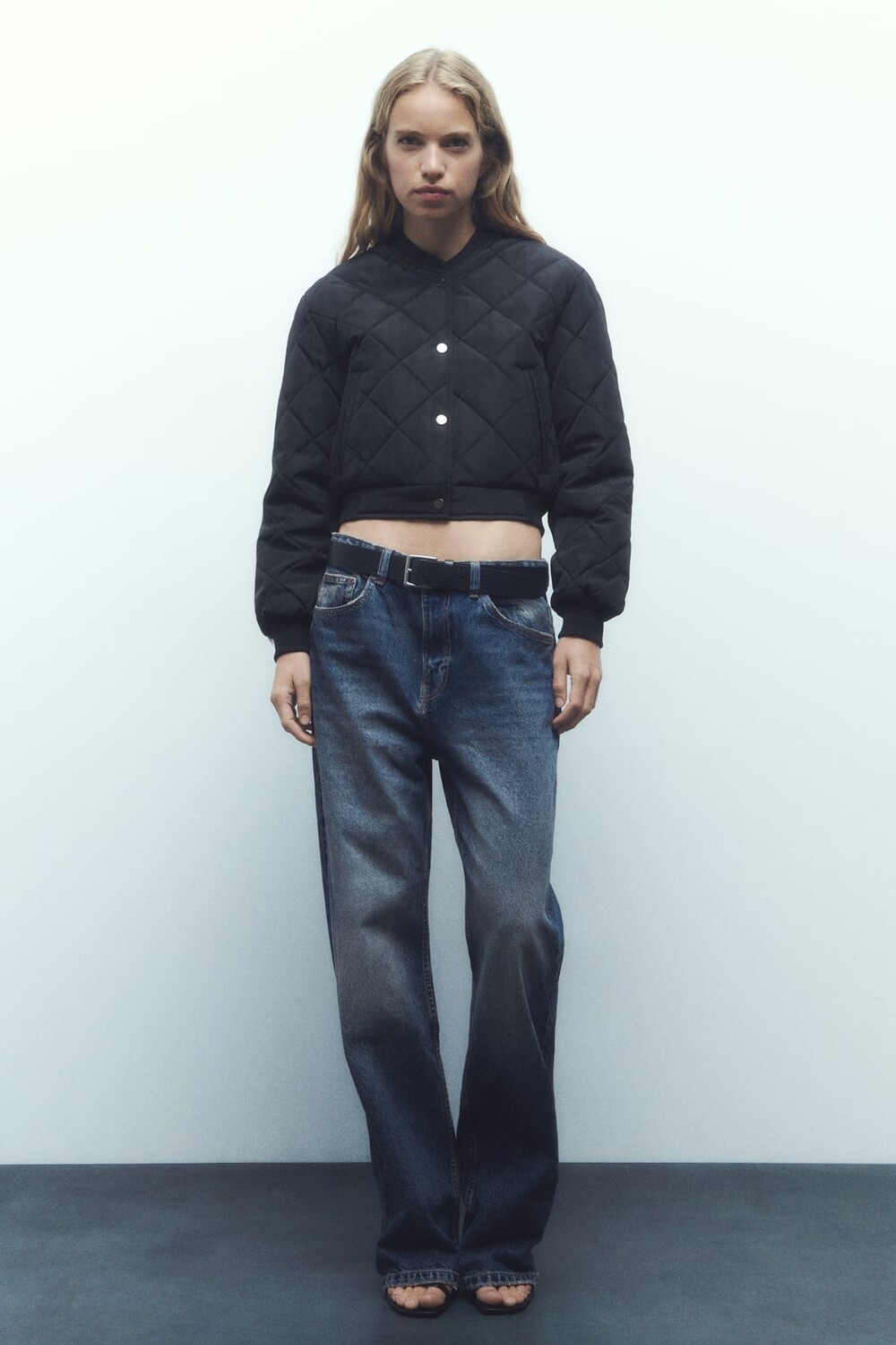 Укороченная куртка-бомбер из пуха ZARA, черный
Укороченная куртка-бомбер из пуха ZARA, черный