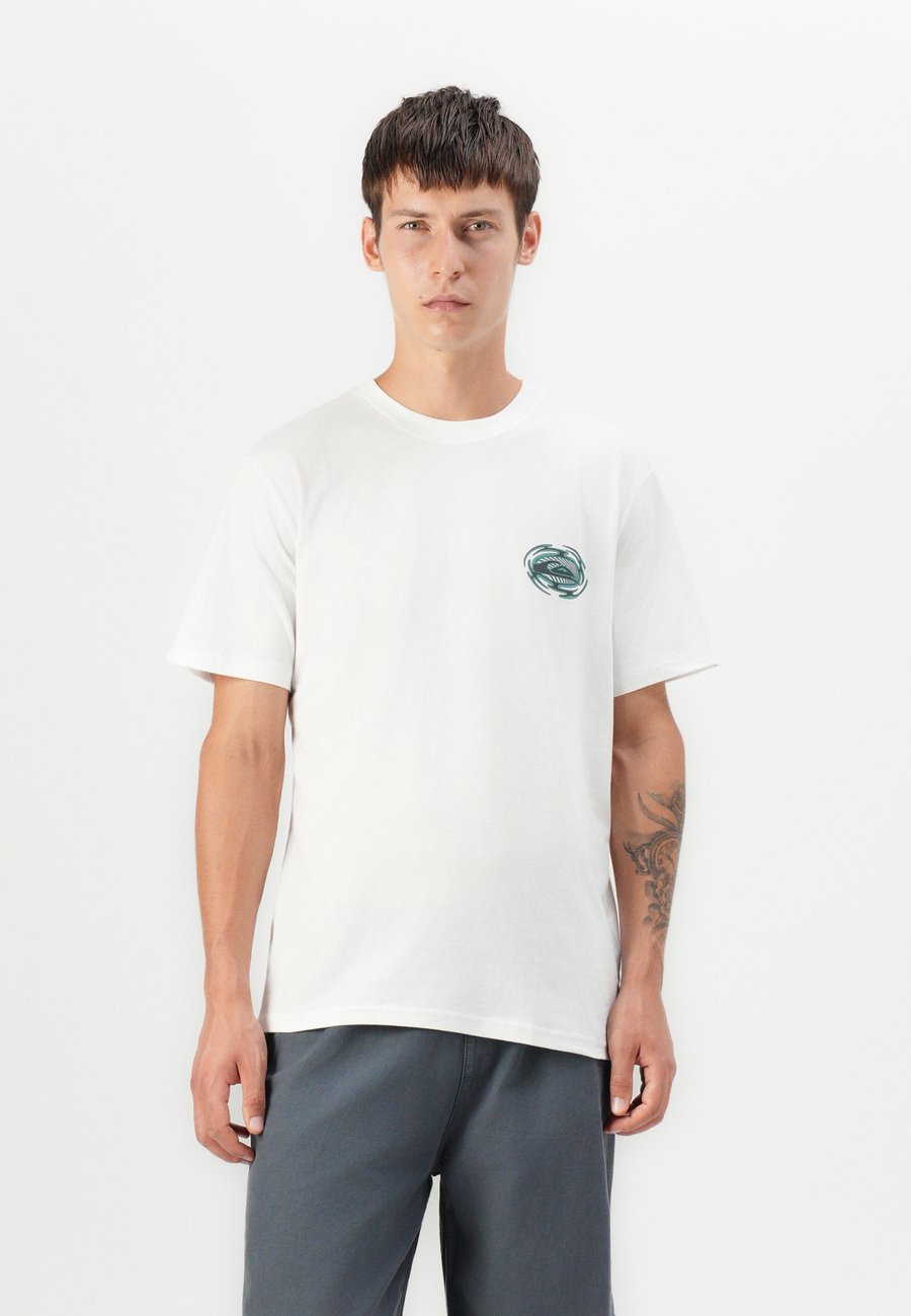 Футболка Quiksilver MOON RUN UNISEX, White, Белый, Футболка Quiksilver MOON RUN UNISEX, White
Футболка Quiksilver MOON RUN UNISEX, White, Белый, Футболка Quiksilver MOON RUN UNISEX, White