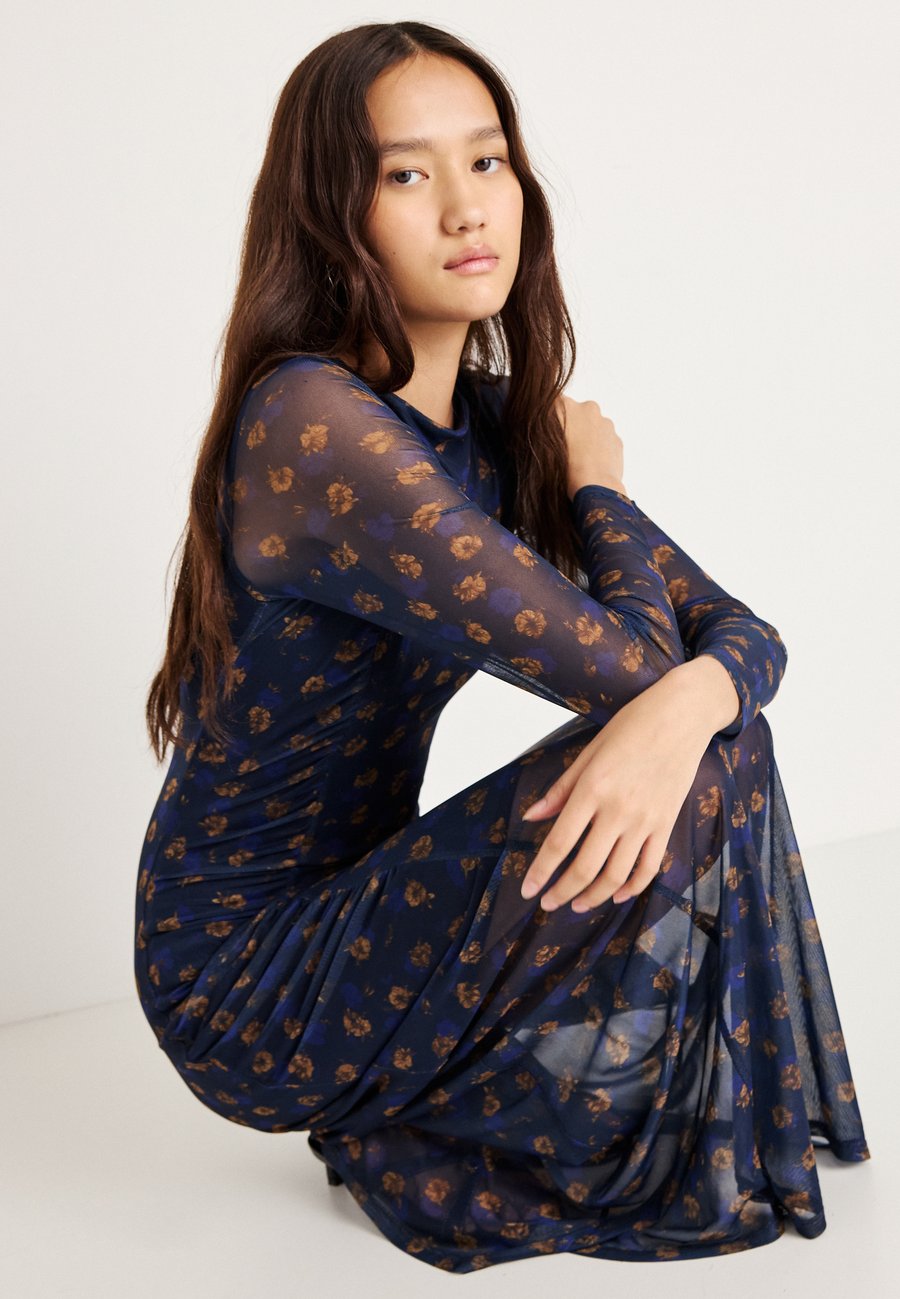 Платье MSCH Copenhagen ILLENORA DRESS , Mari Blue /Blue
Платье MSCH Copenhagen ILLENORA DRESS , Mari Blue /Blue